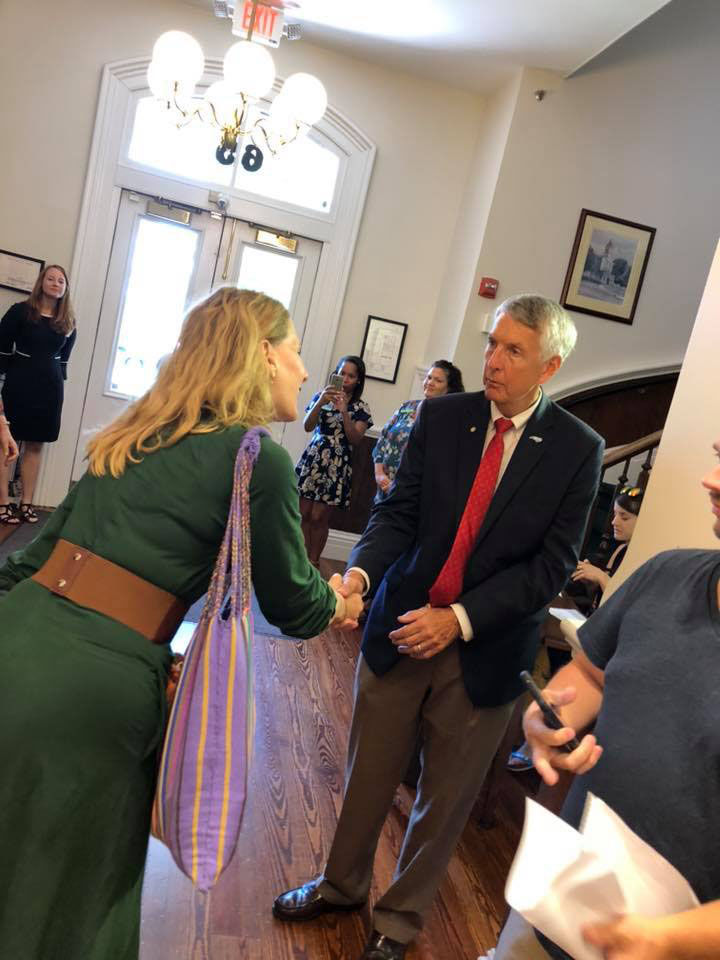Mayor greets First Lady